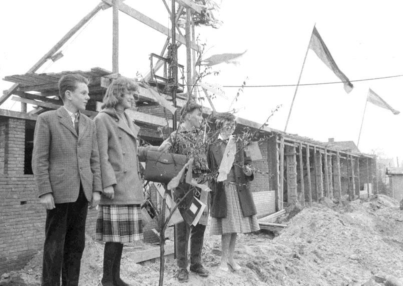 Abbildung 15: Richtfest des Anbaus der Fritz-Reuter-Schule April 1959, Stadtarchiv Kiel Foto 16802