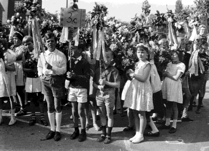 Abbildung 17: Umzug zum Schulfest der Fritz-Reuter-Schule 1965, Schulchronik Pries