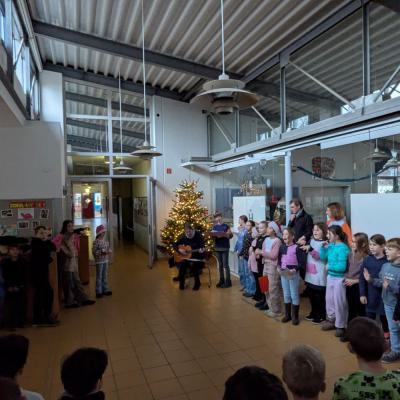 Adventssingen vor der Mensa, 08.12.2025