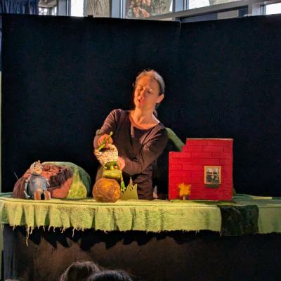 Puppentheater: Max, der Kugelkäfer, 10.12.2025