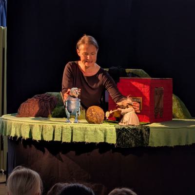 Puppentheater: Max, der Kugelkäfer, 10.12.2025