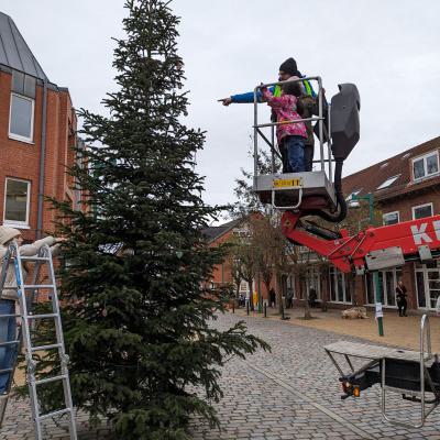 Weihnachtsbaum auf dem Leuchtturmplatz, 27.11.2023