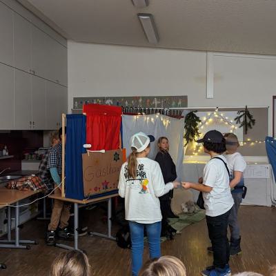 Drei Engel für das Christkind, Klasse 4a, 19.12.2023